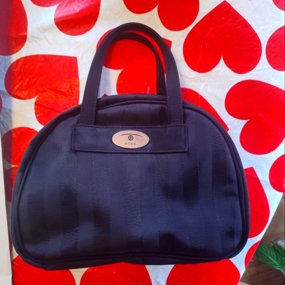 Avon women's bag used good condition. Color black. Measurements included .